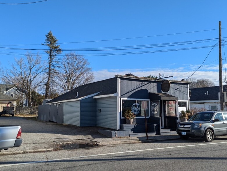 322 Metacom Ave, Warren, RI for sale - Building Photo - Image 3 of 12