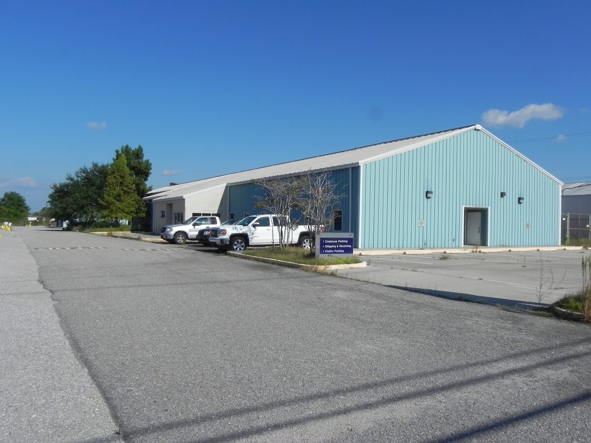 1075 Peters Rd, Harvey, LA 70058