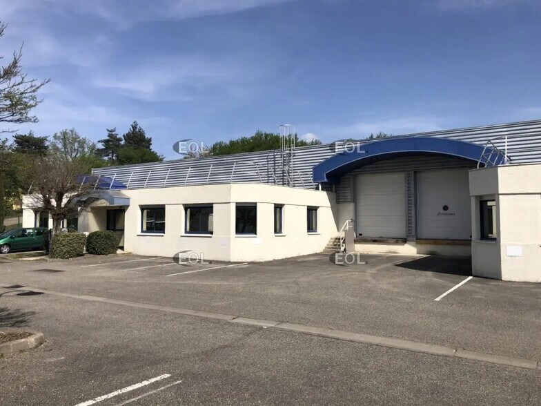 Flex in Saint-Genis-Laval for lease - Building Photo - Image 2 of 8