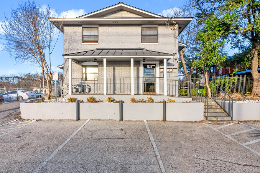 2023 Lockhill Selma Rd, San Antonio, TX for sale - Primary Photo - Image 1 of 1