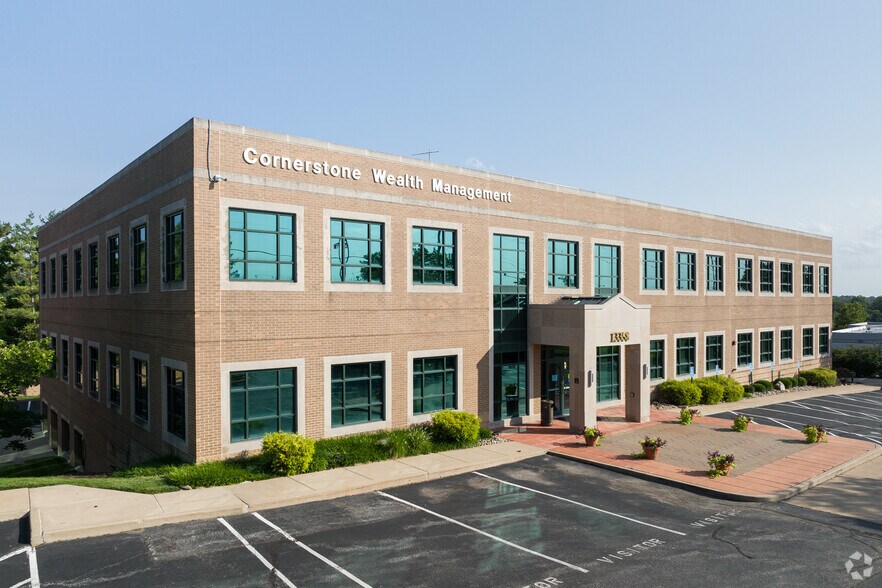 13358 Manchester Rd, Des Peres, MO 63131