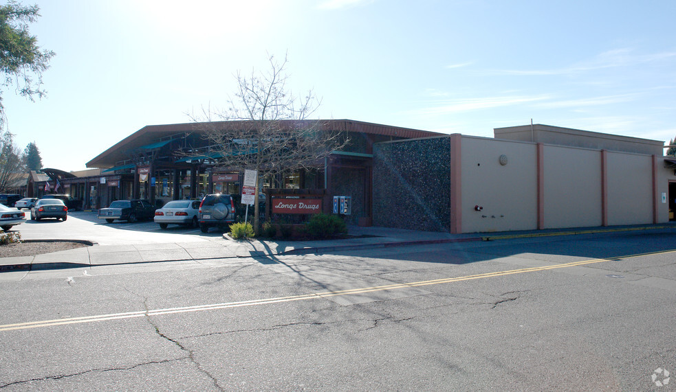 435-455 Center St, Healdsburg, CA for lease - Primary Photo - Image 1 of 13