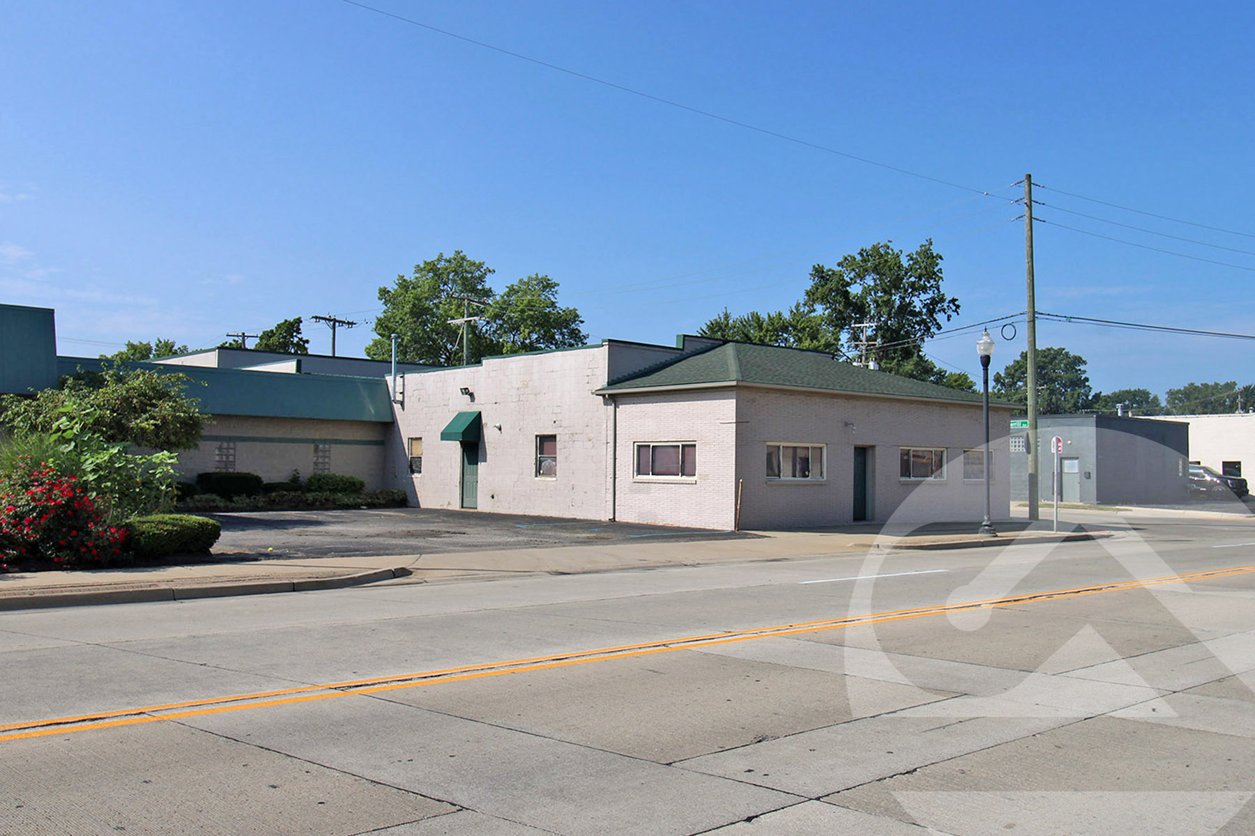 1704 E Nine Mile Rd, Hazel Park, MI for lease Building Photo- Image 1 of 7