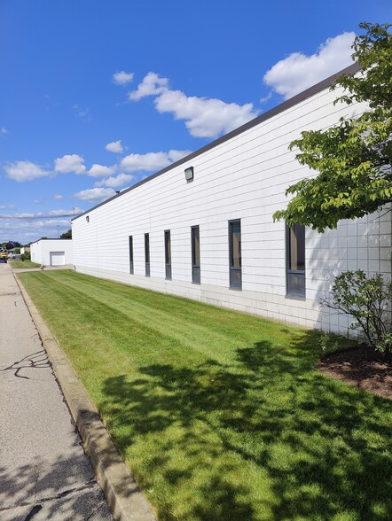 205 Hallene Rd, Warwick, RI for lease - Building Photo - Image 2 of 34