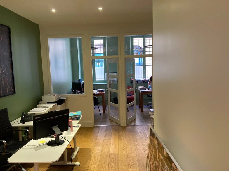 Office in Bordeaux for sale - Interior Photo - Image 3 of 8