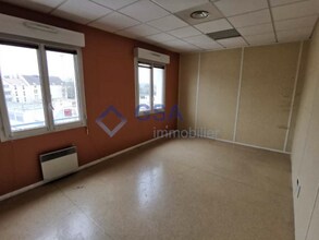 Office in Dammarie-les-Lys for lease Interior Photo- Image 1 of 4