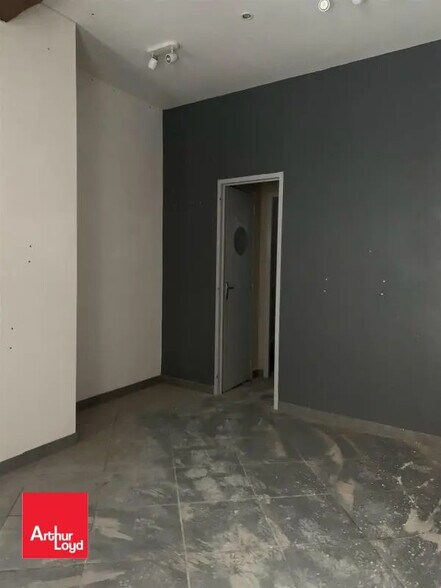 Office in Chartres for lease - Interior Photo - Image 2 of 5