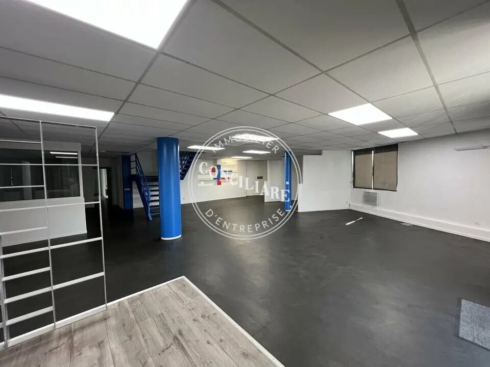 Location Local d'activités 650 m² - Photo 1