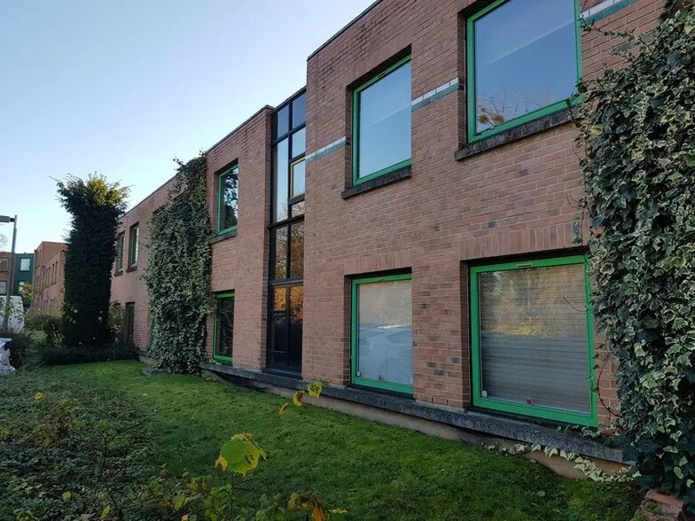 Rue De La Maison Rouge, Lognes for sale - Building Photo - Image 1 of 11