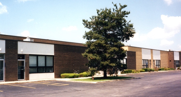 2420 E Oakton St, Mount Prospect, IL for lease - Building Photo - Image 2 of 2