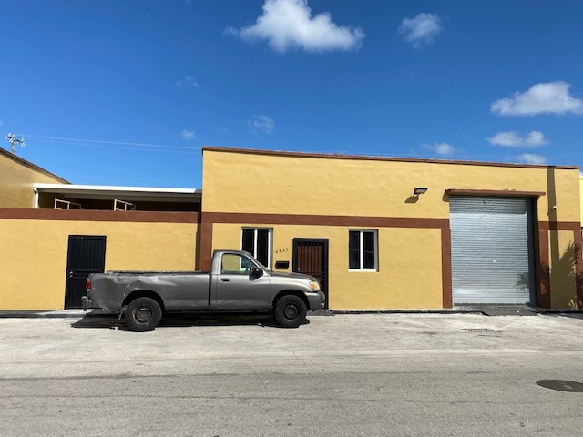 4835 E 10th Ct, Hialeah, FL for sale - Building Photo - Image 1 of 1