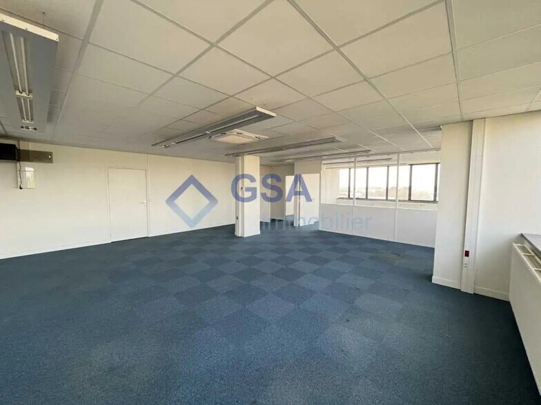 Office in Évry-Courcouronnes for lease - Interior Photo - Image 3 of 6
