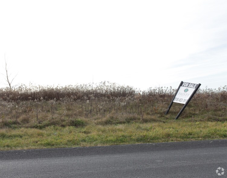 161 Valley View Blvd, Rensselaer, NY for sale - Primary Photo - Image 1 of 1