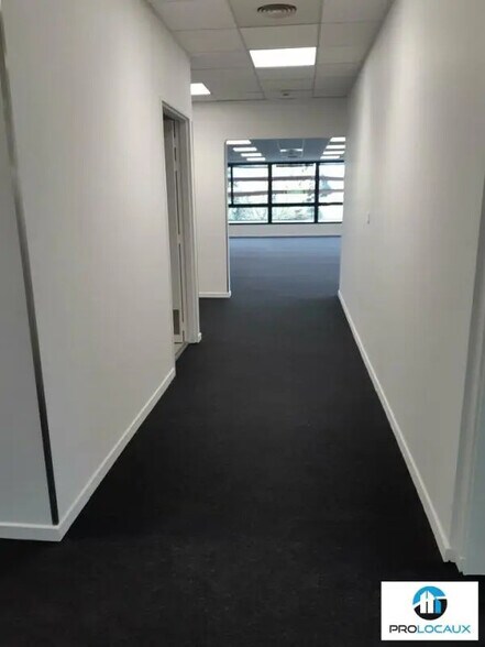 Office in Montbonnot-Saint-Martin for lease - Building Photo - Image 3 of 10