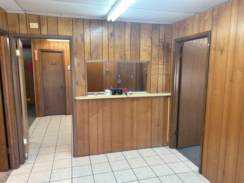 9225 Leopard St, Corpus Christi, TX for sale - Building Photo - Image 2 of 7