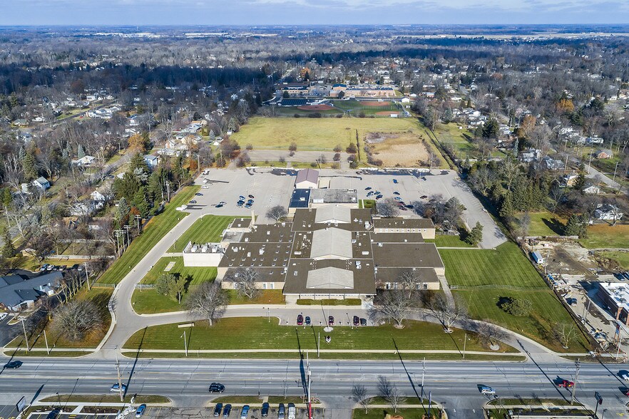 4300 W Saginaw Hwy, Lansing, MI for sale - Building Photo - Image 1 of 1