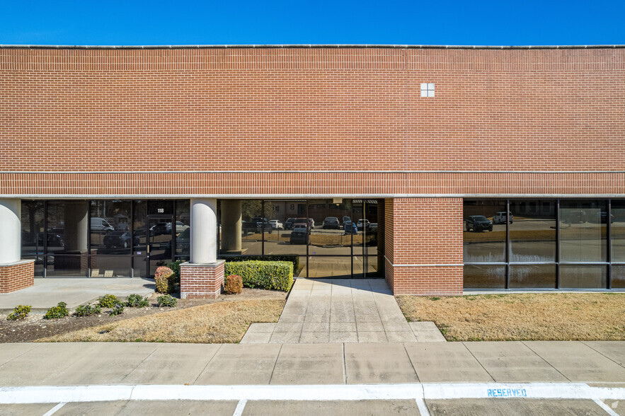 3220 Keller Springs Rd, Carrollton, TX for lease - Building Photo - Image 3 of 6