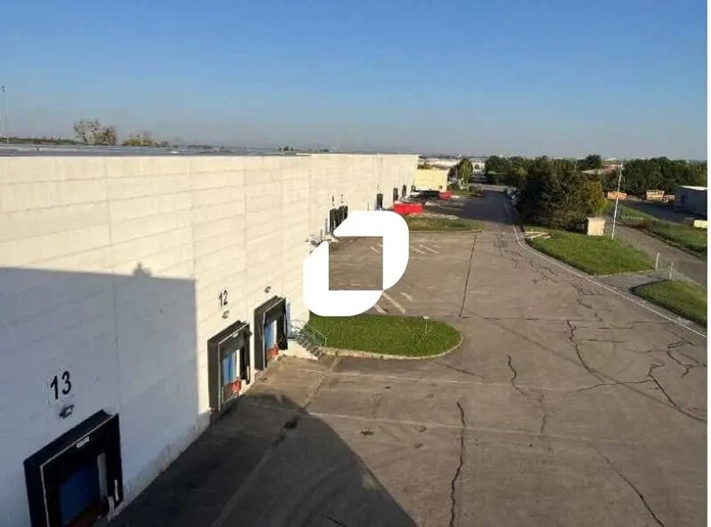 179 A Rue De La Terre Aux Poules, Torvilliers for lease - Building Photo - Image 2 of 7