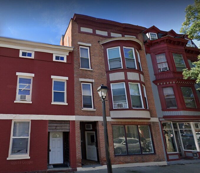 32 Broad St, Waterford, NY 12188