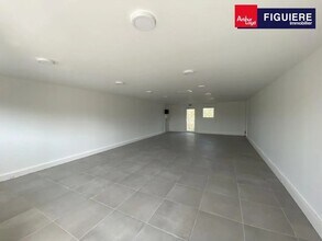 215 Avenue Jean Monnet, Saint-Cannat for lease Interior Photo- Image 2 of 3