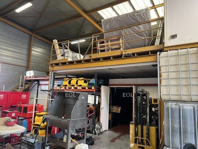 Location Local d'activités 715 m²