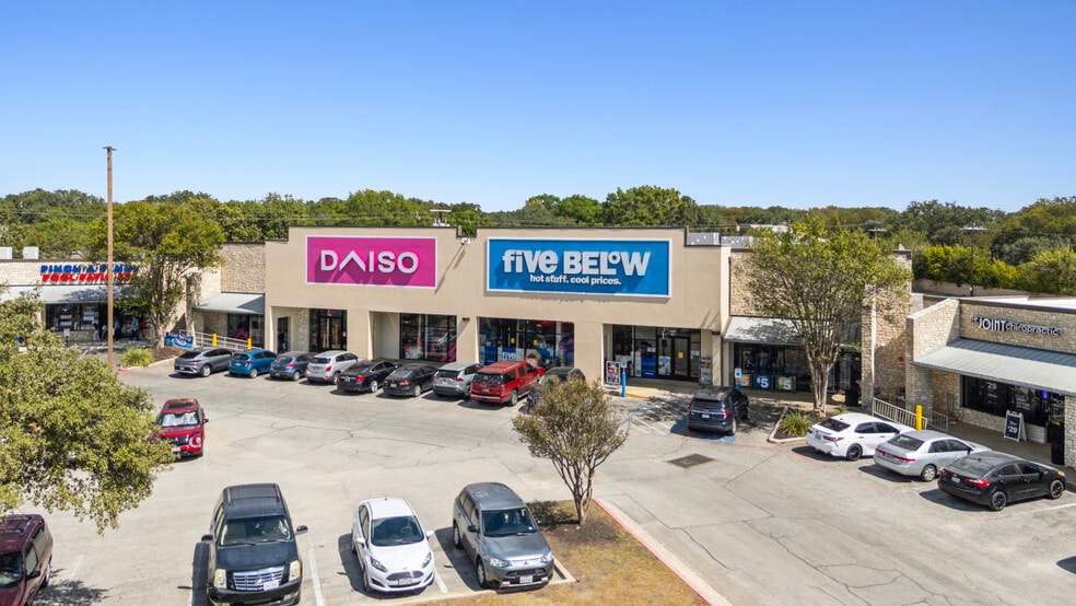 2929-2951 Thousand Oaks Dr, San Antonio, TX for lease - Building Photo - Image 3 of 38