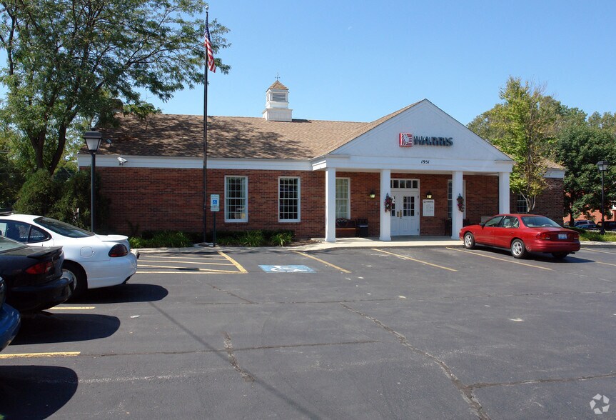 1951 S Plum Grove Rd, Palatine, IL for sale - Primary Photo - Image 1 of 1
