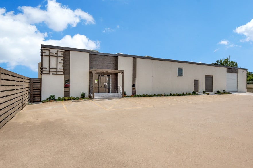 13840 Denton Dr, Farmers Branch, TX for lease - Primary Photo - Image 1 of 29