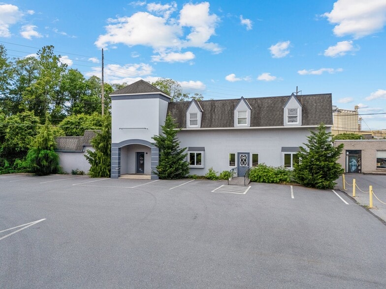 60 Shillington Rd, Sinking Spring, PA for sale - Building Photo - Image 1 of 26