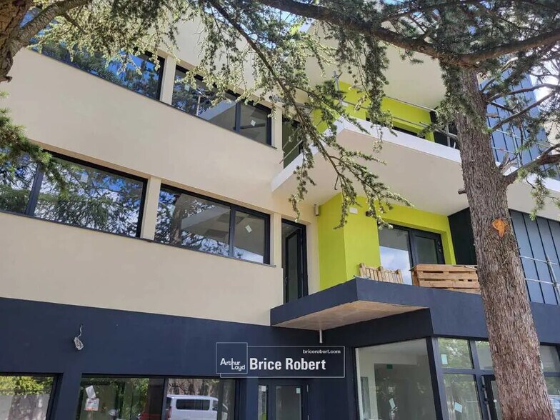 Office in Dardilly for lease - Building Photo - Image 1 of 2