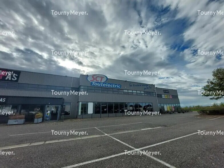 Flex in Plaisance-du-Touch for lease - Building Photo - Image 1 of 4