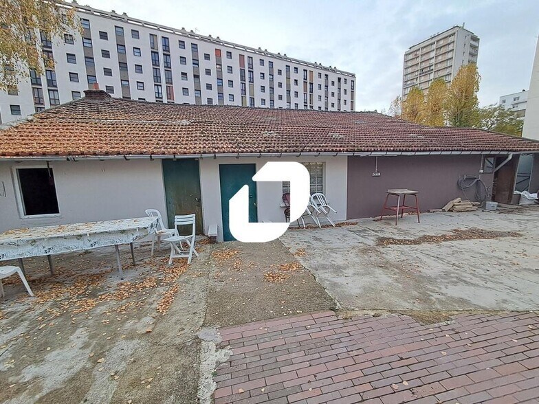 Flex in L'HAY-LES-ROSES for sale - Building Photo - Image 3 of 16