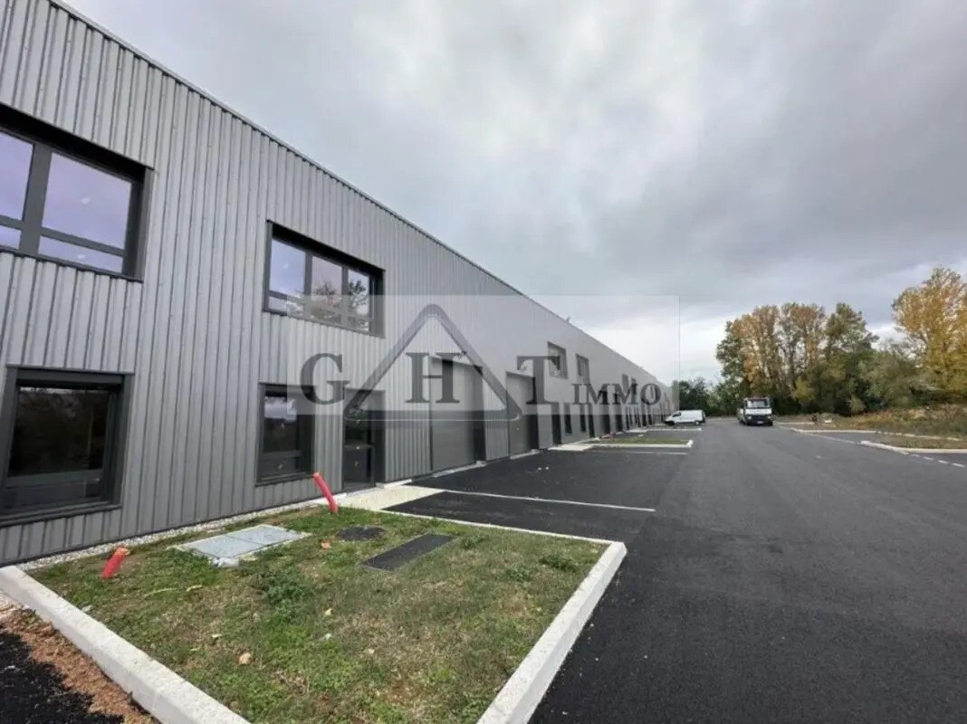 Industrial in Montévrain for sale Building Photo- Image 1 of 5