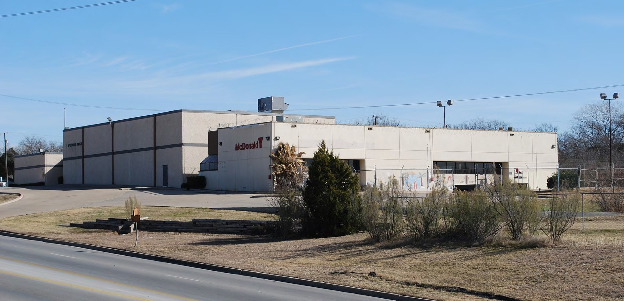 2400 E Berry St, Fort Worth, TX for sale Primary Photo- Image 1 of 1