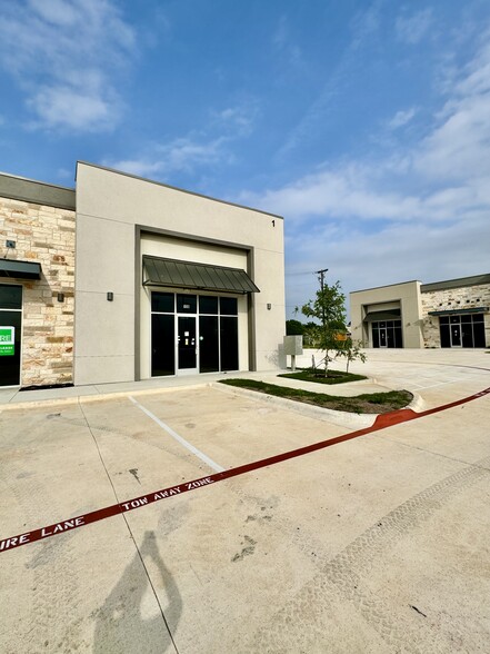 700 W New Hope Dr, Cedar Park, TX for lease - Building Photo - Image 3 of 16