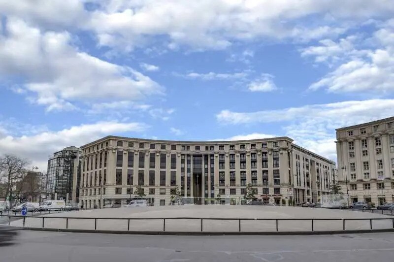 10-18 Place De Catalogne, Paris for lease Building Photo- Image 1 of 8