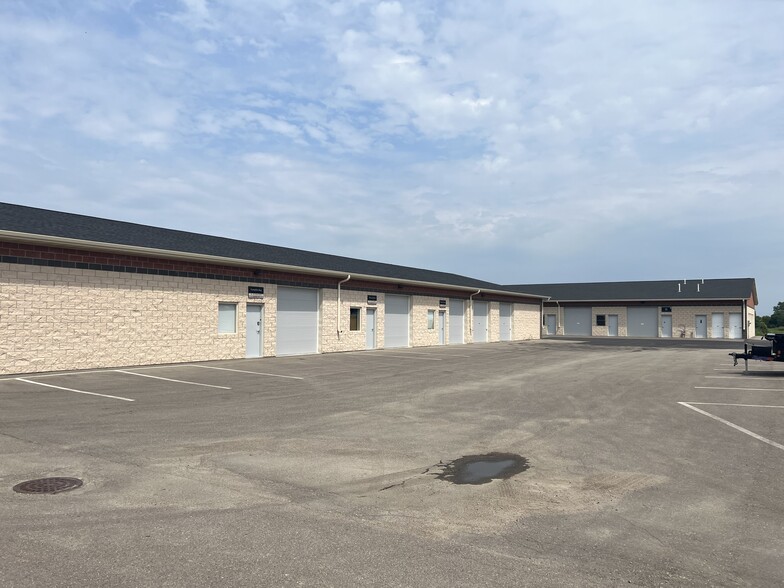 96 E 8th St, Waconia, MN for lease - Building Photo - Image 2 of 7