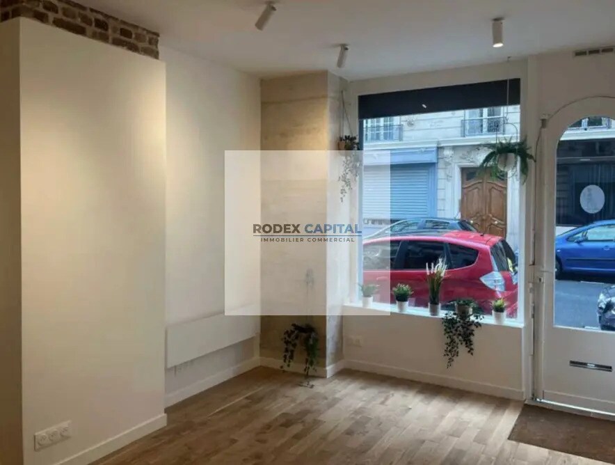 Retail in Paris for lease Building Photo- Image 1 of 4