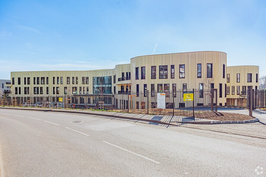 Office in Limonest for lease - Building Photo - Image 2 of 3