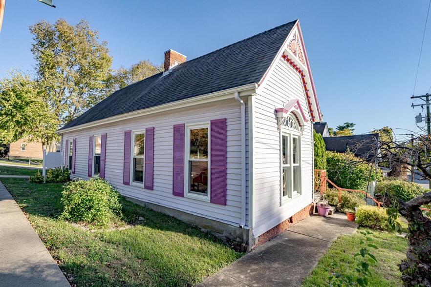 724 Washington St, Shelbyville, KY for sale - Building Photo - Image 2 of 14