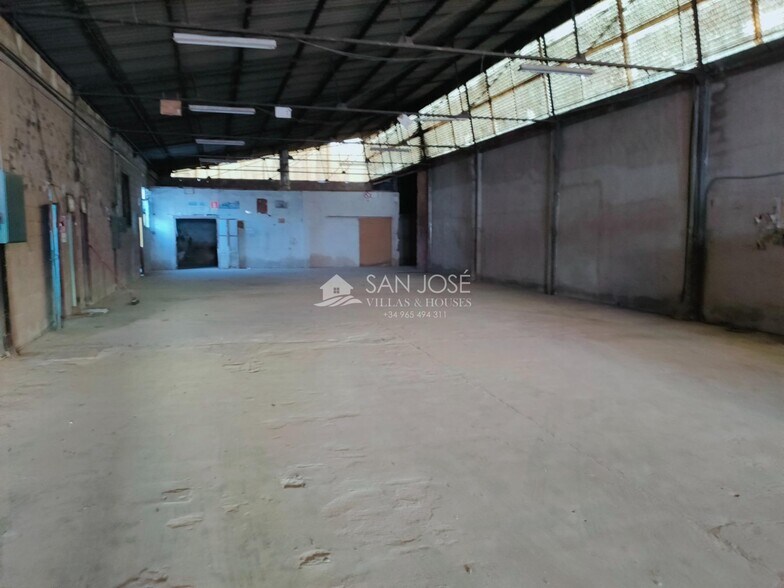 Industrial in Aspe for lease - Building Photo - Image 1 of 12