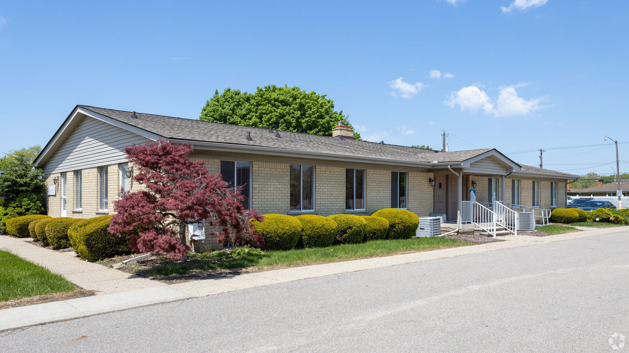 19351-19357 E 13 Mile Rd, Roseville, MI for sale Primary Photo- Image 1 of 1