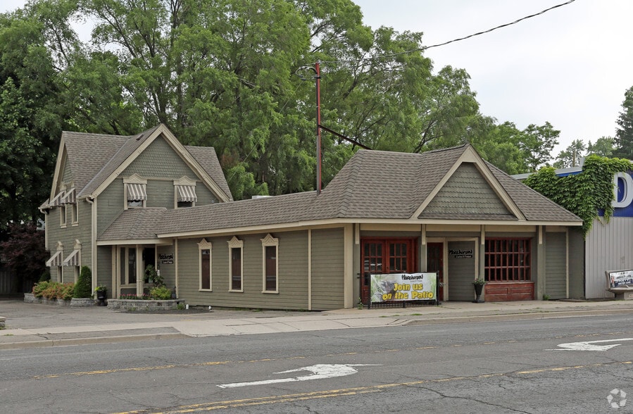 1560 Main St W, Hamilton, ON for sale - Primary Photo - Image 1 of 2