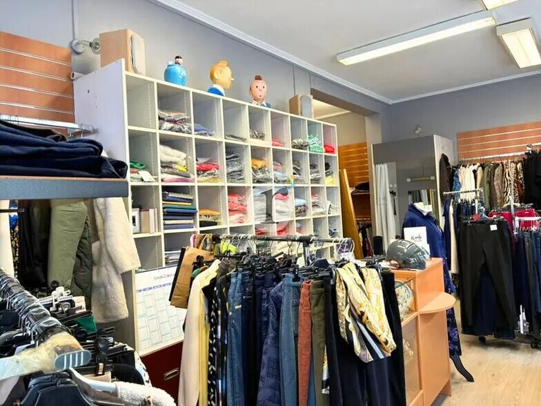 Retail in Lambersart for lease - Interior Photo - Image 1 of 4