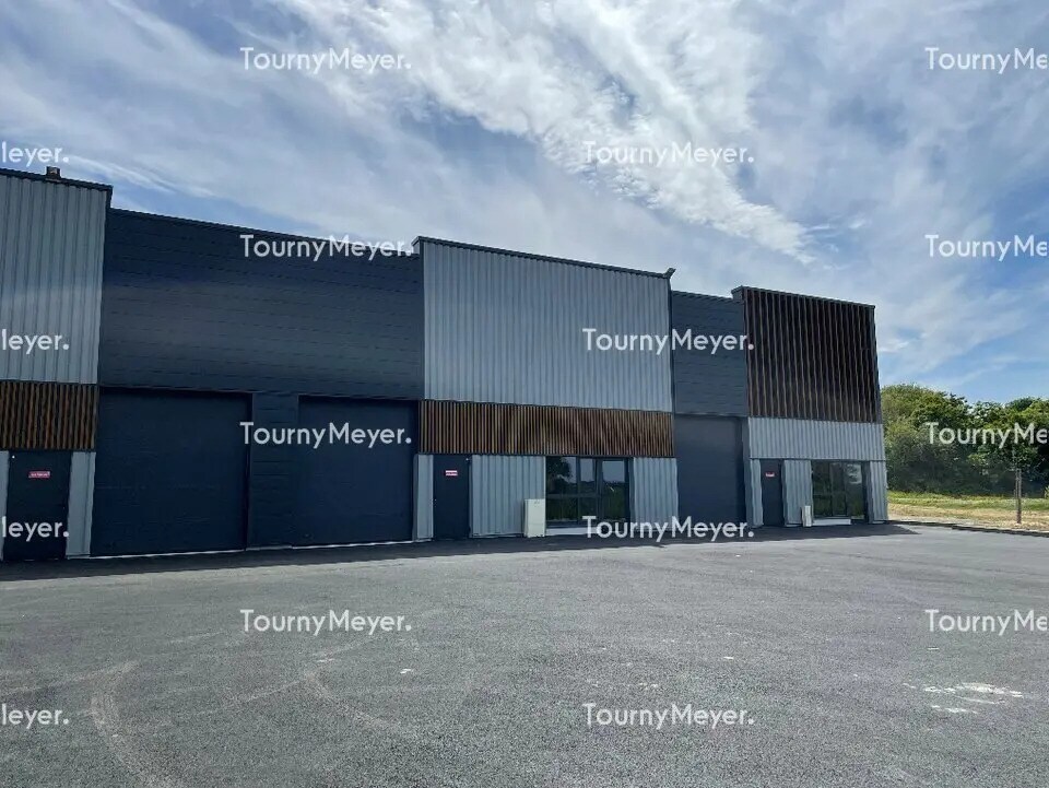 Flex in Vitré for lease Building Photo- Image 1 of 6