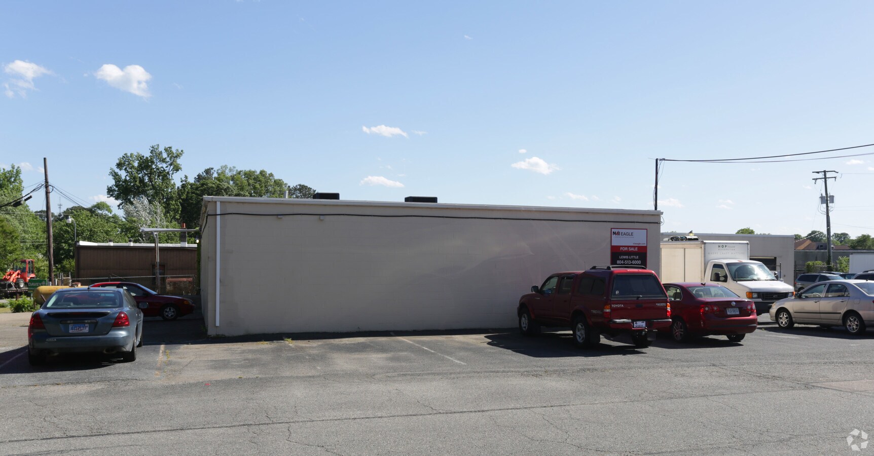 2211 Dickens Rd, Richmond, VA 23230