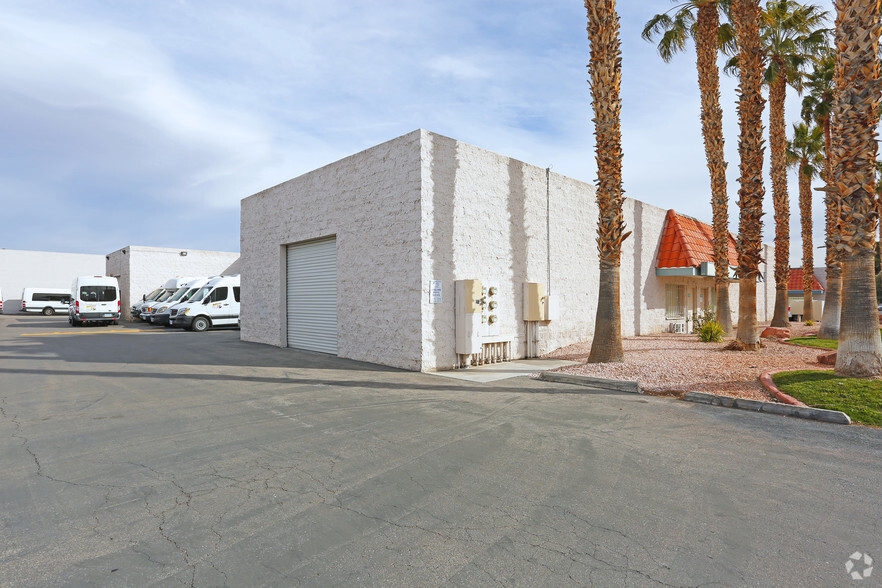 3111 S Valley View Blvd, Las Vegas, NV for lease - Building Photo - Image 3 of 4