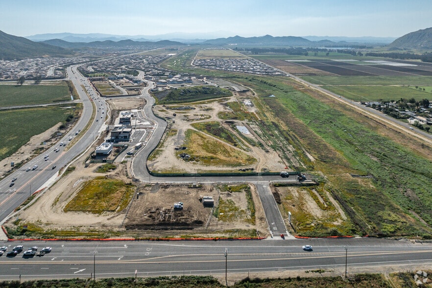 Domenigoni Pky, Winchester, CA for lease - Building Photo - Image 1 of 7