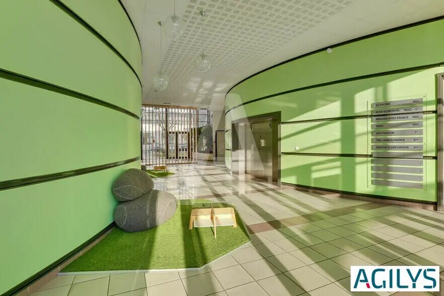 Flex in Les Ulis for lease - Lobby - Image 1 of 5