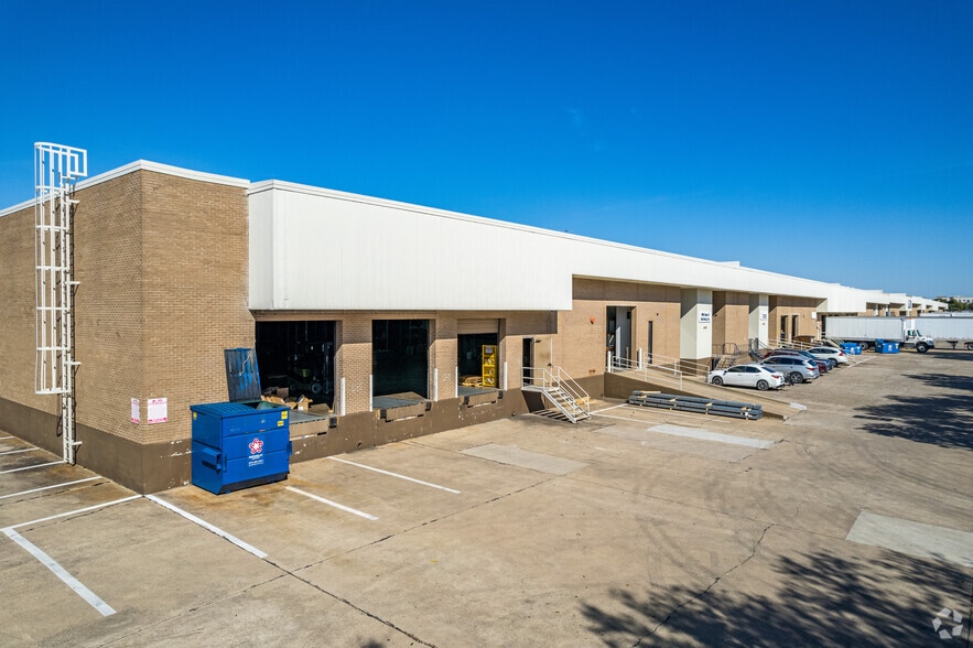 4415-4585 Simonton Rd, Farmers Branch, TX for lease - Building Photo - Image 1 of 12